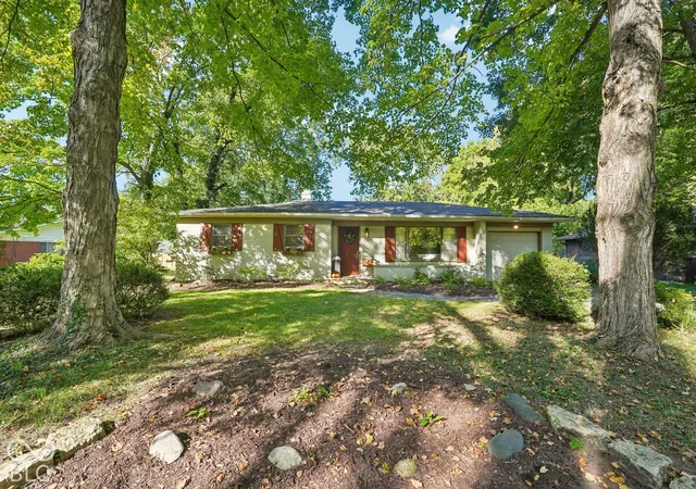 Photo 2 of Single family home for sale at 8450 Evergreen Ave, Indianapolis, IN 46240 | MLS# 22129883 | Listing updated on 2026-10-08
