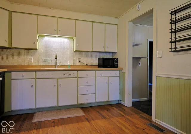 Photo 4 of Single family home for sale at 10230 E State Rd 46, Columbus, IN 47203 | MLS# 22129893 | Listing updated on 2026-10-06