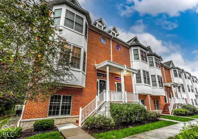 Condo for sale at 827 N Park Trl Dr, Carmel, IN 46032 | MLS# 22129897