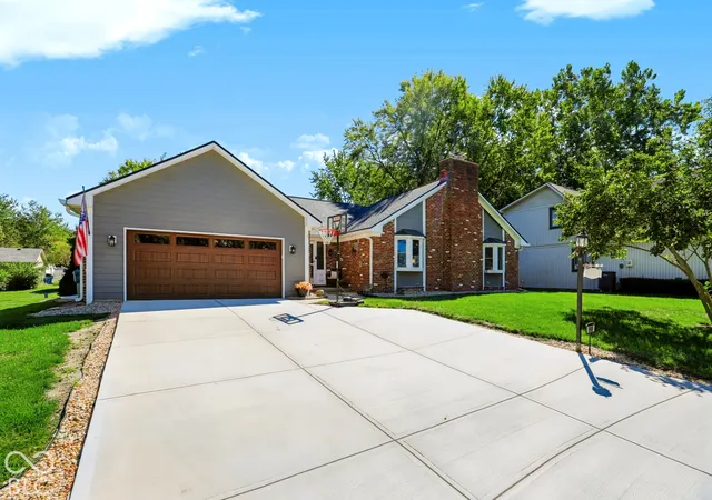 Photo 2 of Single family home for sale at 999 Shoreline Cir, Cicero, IN 46034 | MLS# 22129899 | Listing updated on 2026-10-07