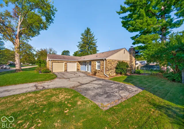 Photo 1 of Single family home for sale at 1602 Crescent Dr, Columbus, IN 47203 | MLS# 22129921 | Listing updated on 2026-10-09