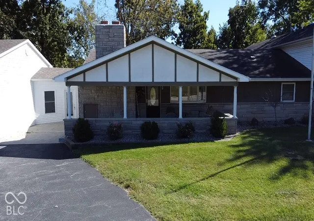 Photo 3 of Single family home for sale at 826 E State Rd 350, Osgood, IN 47037 | MLS# 22129924 | Listing updated on 2026-10-08