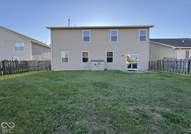 Photo 3 of Single family home for sale at 2955 Parkview Dr, Columbus, IN 47201 | MLS# 22129947 | Listing updated on 2026-10-07