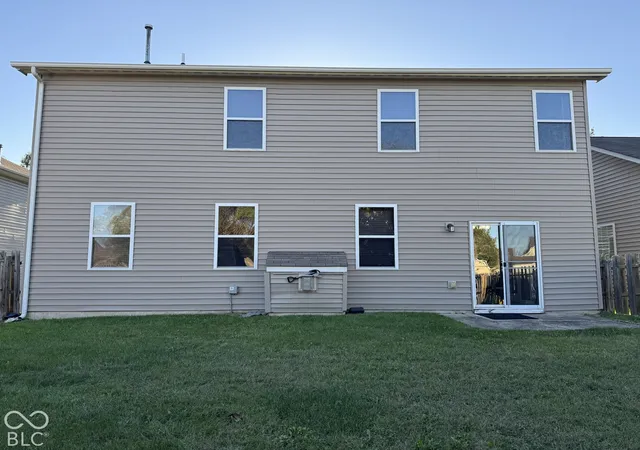 Photo 4 of Single family home for sale at 2955 Parkview Dr, Columbus, IN 47201 | MLS# 22129947 | Listing updated on 2026-10-07