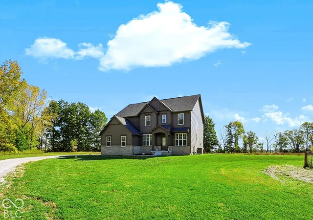 Photo 1 of Single family home for sale at 1385 S County Rd 1100 E, Zionsville, IN 46077 | MLS# 22129956 | Listing updated on 2026-10-23