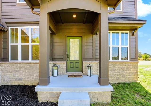 Photo 2 of Single family home for sale at 1385 S County Rd 1100 E, Zionsville, IN 46077 | MLS# 22129956 | Listing updated on 2026-10-23