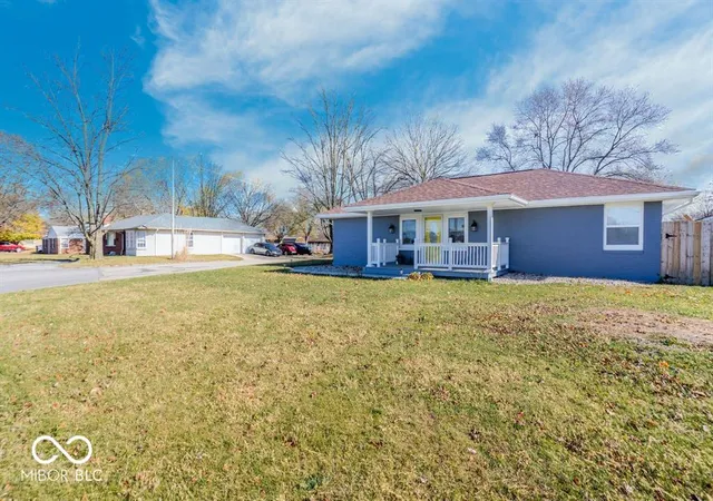 Photo 1 of Single family home for sale at 206 S Scatterfield Rd, Anderson, IN 46012 | MLS# 22129958 | Listing updated on 2026-10-12