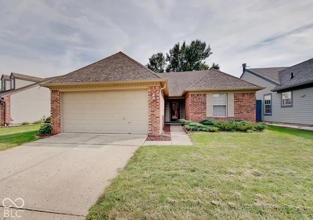 Photo 1 of Single family home for sale at 1531 Lake Point Ln N, Greenwood, IN 46142 | MLS# 22129967 | Listing updated on 2026-10-07