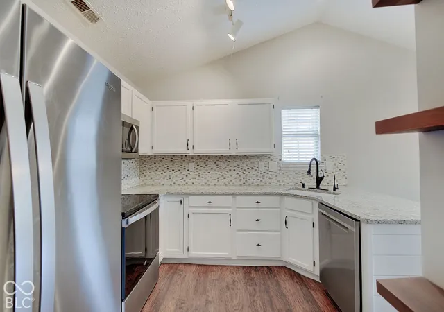 Photo 3 of Single family home for sale at 1531 Lake Point Ln N, Greenwood, IN 46142 | MLS# 22129967 | Listing updated on 2026-10-07