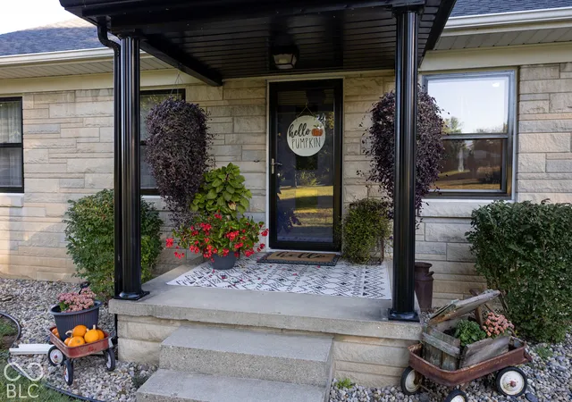 Photo 4 of Single family home for sale at 2530 W US Hwy 136, Crawfordsville, IN 47933 | MLS# 22129968 | Listing updated on 2026-10-06