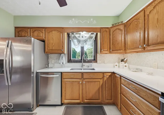 Photo 3 of Single family home for sale at 592 Echo Bnd Blvd, Greenwood, IN 46142 | MLS# 22129976 | Listing updated on 2026-10-08