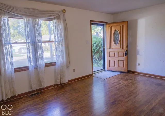 Photo 2 of Single family home for sale at 307 E North St, Westfield, IN 46074 | MLS# 22129980 | Listing updated on 2026-10-07