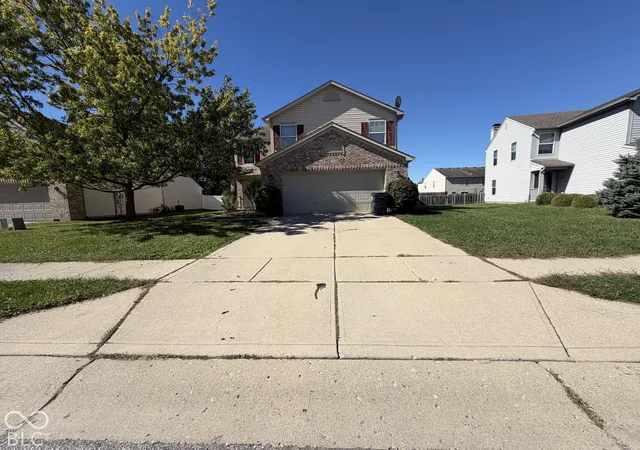 Photo 3 of Single family home for sale at 1946 Central Park Blvd W, Greenwood, IN 46143 | MLS# 22129997 | Listing updated on 2026-10-06