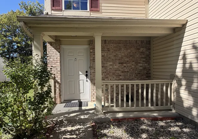 Photo 4 of Single family home for sale at 1946 Central Park Blvd W, Greenwood, IN 46143 | MLS# 22129997 | Listing updated on 2026-10-06