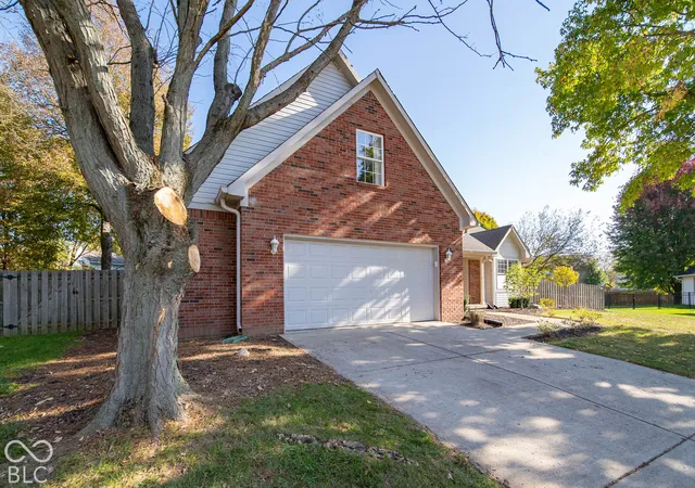 Photo 3 of Single family home for sale at 1498 Macintosh Ct, Avon, IN 46123 | MLS# 22130002 | Listing updated on 2026-10-27