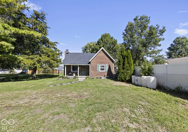 Photo 3 of Single family home for sale at 325 Walton St, Atlanta, IN 46031 | MLS# 22130015 | Listing updated on 2026-10-09