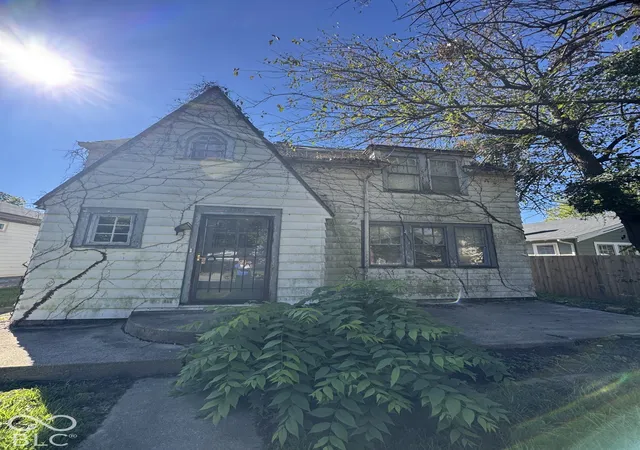 Photo 1 of Single family home for sale at 2307 Nichol Ave, Anderson, IN 46016 | MLS# 22130016 | Listing updated on 2026-10-08