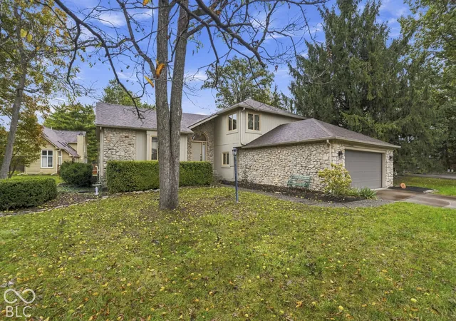 Photo 3 of Single family home for sale at 13665 Thistlewood Dr W, Carmel, IN 46032 | MLS# 22130022 | Listing updated on 2026-10-23