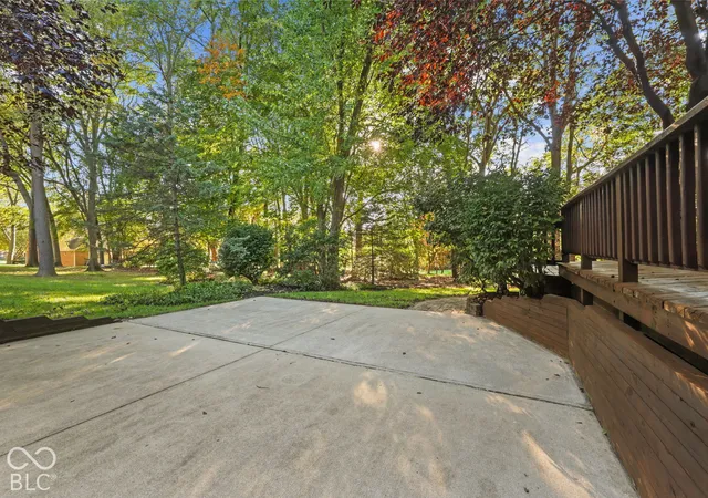 Photo 3 of Single family home for sale at 948 Silver Crk Way, Greenwood, IN 46142 | MLS# 22130031 | Listing updated on 2026-10-08
