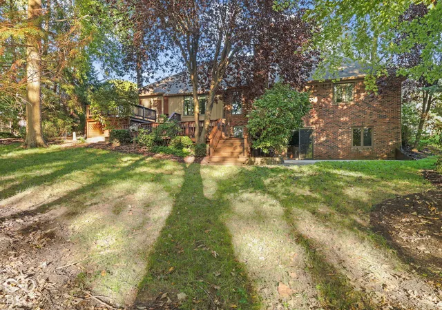 Photo 3 of Single family home for sale at 948 Silver Crk Way, Greenwood, IN 46142 | MLS# 22130031 | Listing updated on 2026-10-08