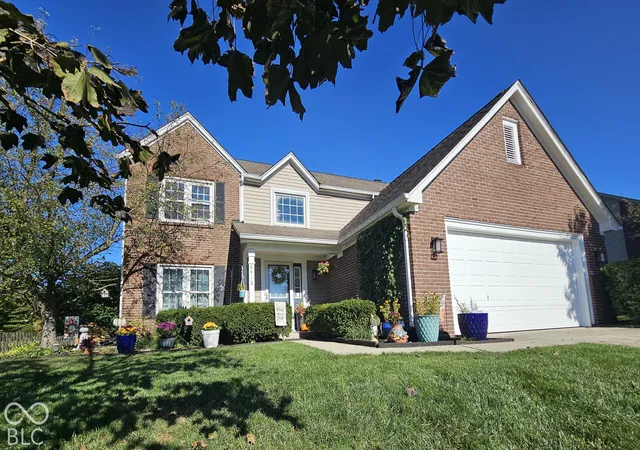 Photo 2 of Single family home for sale at 6416 Manchester Dr, Fishers, IN 46038 | MLS# 22130033 | Listing updated on 2026-10-09