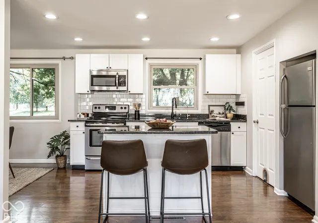 Photo 3 of Single family home for sale at 11802 Prairie Pl, Carmel, IN 46033 | MLS# 22130051 | Listing updated on 2026-10-08
