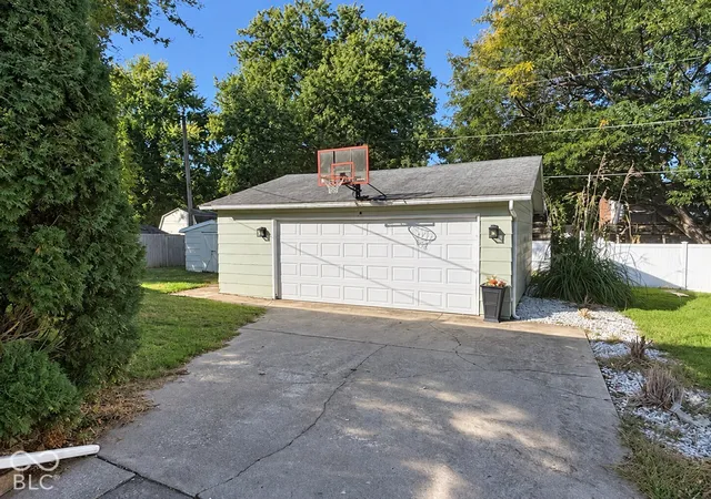 Photo 3 of Single family home for sale at 2307 Carmelita Blvd, Kokomo, IN 46902 | MLS# 22130052 | Listing updated on 2026-10-06