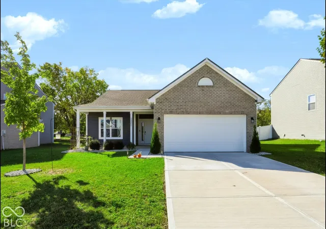 Photo 2 of Single family home for sale at 10043 Caprock Cyn Dr, Indianapolis, IN 46229 | MLS# 22130062 | Listing updated on 2026-10-28
