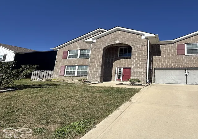 Photo 2 of Single family home for sale at 1130 Barberry, Greenwood, IN 46143 | MLS# 22130069 | Listing updated on 2026-10-07