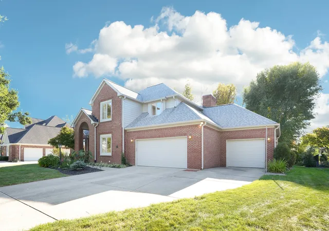 Photo 4 of Single family home for sale at 1607 Corniche Dr, Zionsville, IN 46077 | MLS# 22130070 | Listing updated on 2026-10-24