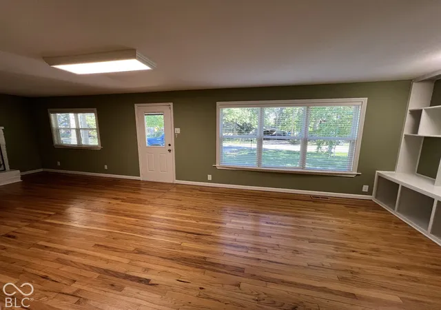 Photo 4 of Single family home for sale at 1358 N Ridgeview Dr, Indianapolis, IN 46219 | MLS# 22130071 | Listing updated on 2026-10-06