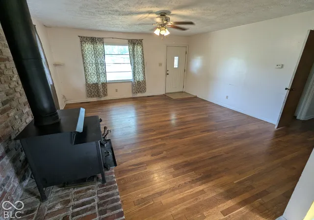 Photo 4 of Single family home for sale at 364 Robbins Dr, Greenwood, IN 46142 | MLS# 22130078 | Listing updated on 2026-10-29