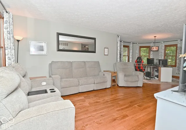 Photo 3 of Single family home for sale at 454 E County Rd 550 S, Cloverdale, IN 46120 | MLS# 22130089 | Listing updated on 2026-10-09