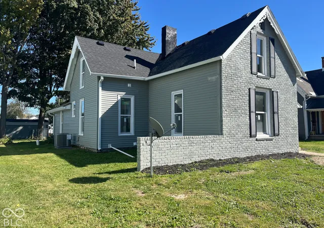 Photo 2 of Sale Pending at 212 Parke Ave, Crawfordsville, IN 47933 | MLS# 22130094 | Listing updated on 2026-10-08