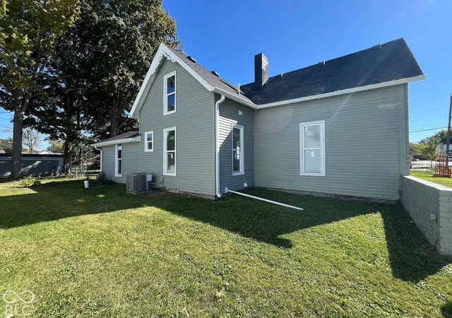 Photo 3 of Sale Pending at 212 Parke Ave, Crawfordsville, IN 47933 | MLS# 22130094 | Listing updated on 2026-10-08