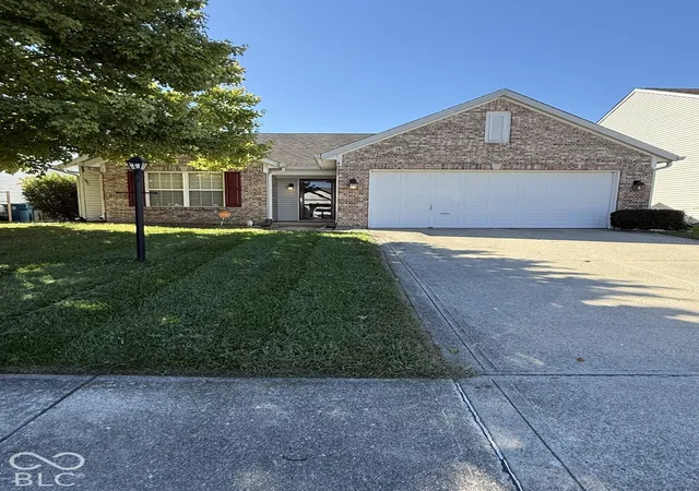 Single family home for sale at 3229 Creekshore Dr, Indianapolis, IN 46268 | MLS# 22130116