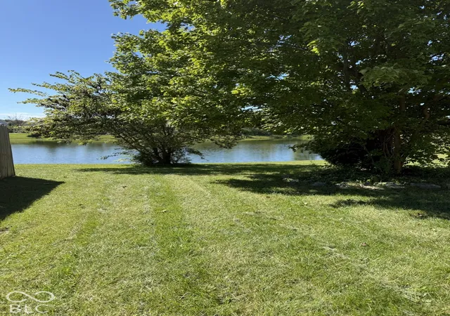 Photo 1 of Single family home for sale at 3229 Creekshore Dr, Indianapolis, IN 46268 | MLS# 22130116 | Listing updated on 2026-10-08