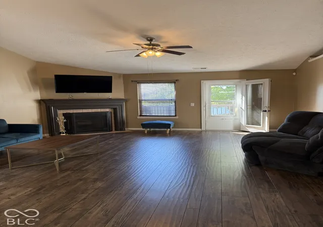 Photo 4 of Single family home for sale at 3229 Creekshore Dr, Indianapolis, IN 46268 | MLS# 22130116 | Listing updated on 2026-10-08