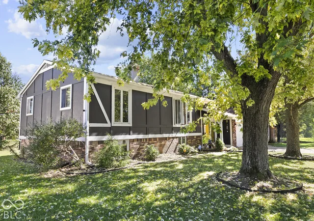 Photo 3 of Single family home for sale at 3435 Summerfield Dr, Indianapolis, IN 46214 | MLS# 22130119 | Listing updated on 2026-10-08