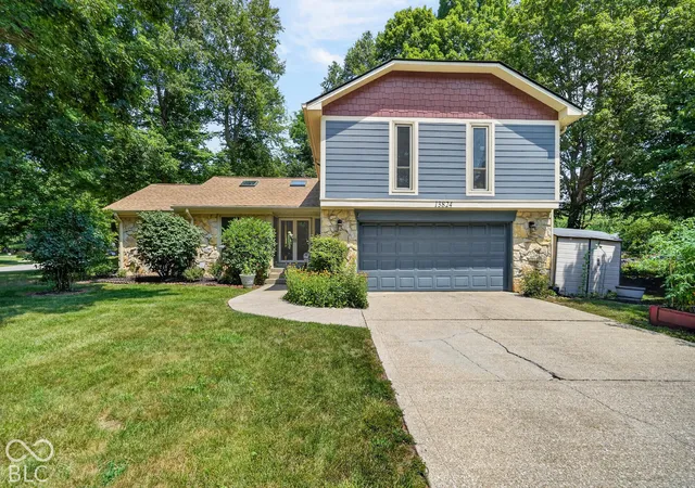 Photo 1 of Single family home for sale at 13824 Nansemond Dr, Carmel, IN 46032 | MLS# 22130126 | Listing updated on 2026-10-06