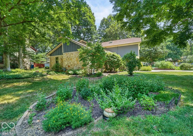 Photo 2 of Single family home for sale at 13824 Nansemond Dr, Carmel, IN 46032 | MLS# 22130126 | Listing updated on 2026-10-06