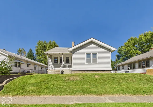 Photo 1 of Single family home for sale at 240 W 37th Street, Anderson, IN 46013 | MLS# 22130127 | Listing updated on 2026-10-06