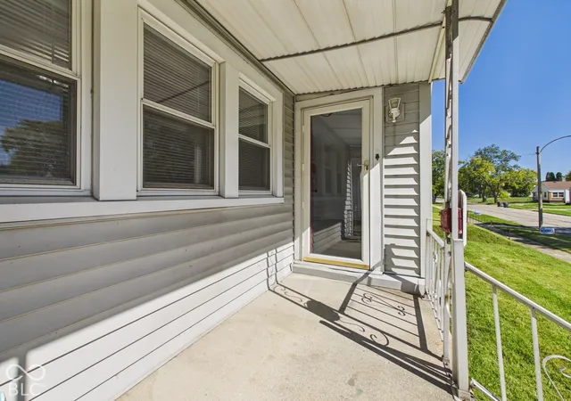 Photo 3 of Single family home for sale at 240 W 37th Street, Anderson, IN 46013 | MLS# 22130127 | Listing updated on 2026-10-06