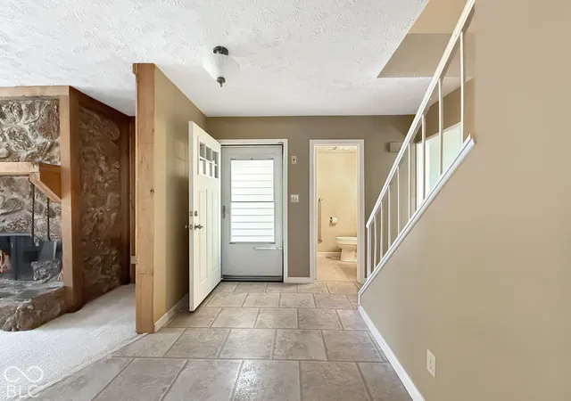 Photo 4 of Single family home for sale at 980 Wood Crk Pl, Greenwood, IN 46142 | MLS# 22130132 | Listing updated on 2026-10-08