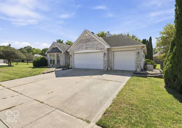 Photo 1 of Single family home for sale at 10915 Players Dr, Indianapolis, IN 46229 | MLS# 22130135 | Listing updated on 2026-10-07