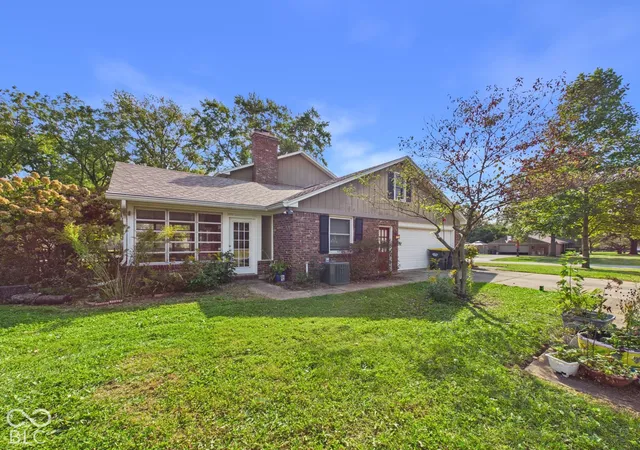 Photo 3 of Single family home for sale at 1808 Westwood, Anderson, IN 46011 | MLS# 22130142 | Listing updated on 2026-10-07