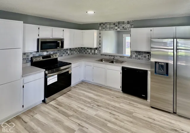 Photo 4 of Single family home for sale at 6119 Rocky River, Indianapolis, IN 46221 | MLS# 22130148 | Listing updated on 2026-10-10