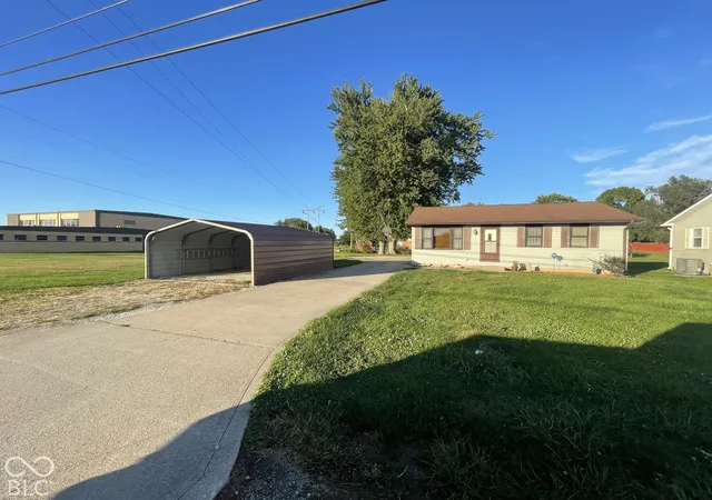 Photo 3 of Single family home for sale at 1030 Howard, Rockville, IN 47872 | MLS# 22130152 | Listing updated on 2026-10-07