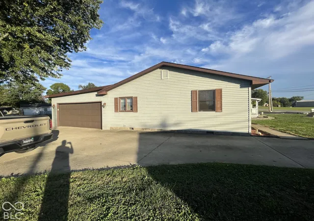 Photo 3 of Single family home for sale at 1030 Howard, Rockville, IN 47872 | MLS# 22130152 | Listing updated on 2026-10-07