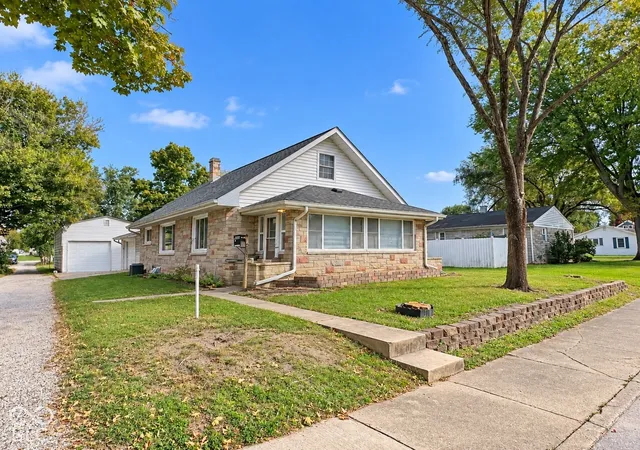 Photo 1 of Single family home for sale at 559 S Sycamore St, Martinsville, IN 46151 | MLS# 22130162 | Listing updated on 2026-10-08